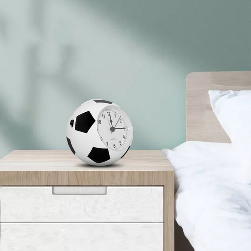 KickTime – Fodbold-Tematisk Analogt Vækkeur med Legende Design