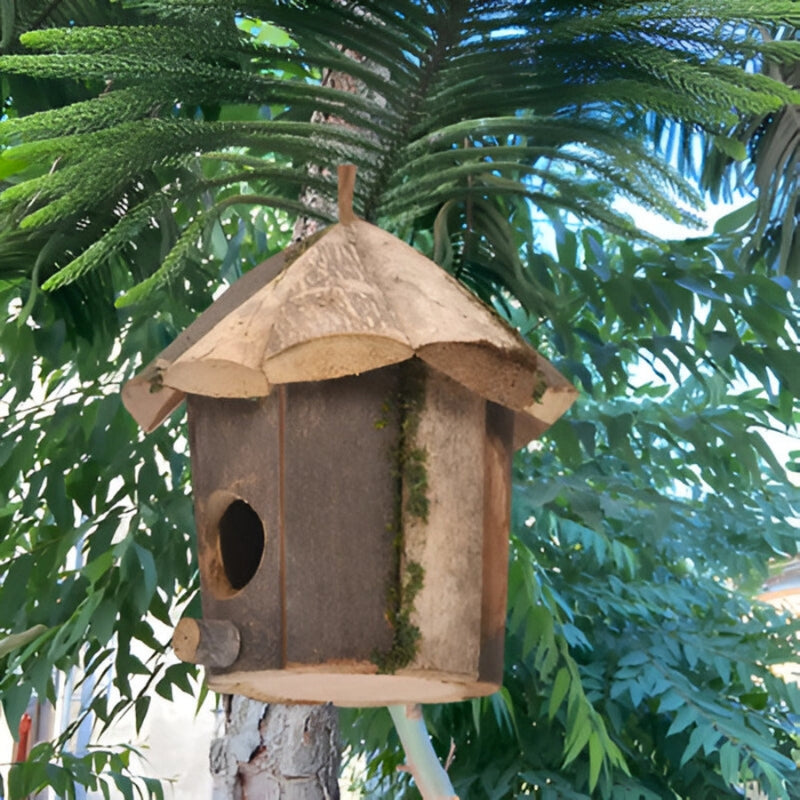 BirdHut – Hytteformet Fuglehus med Ophængssnor til Haven