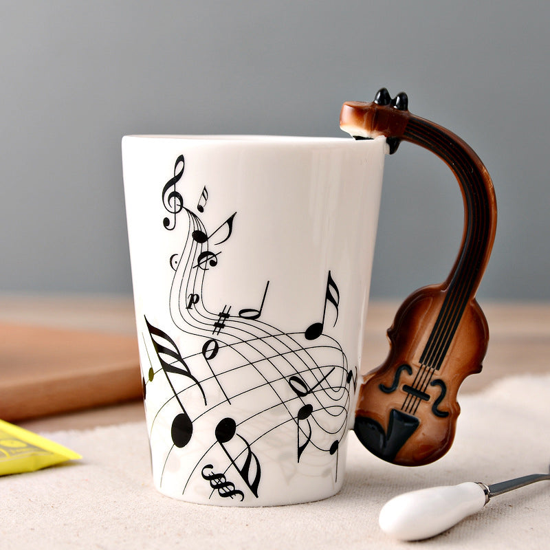 MelodyMug – Legende krus med musiktema med instrumenthåndtag og nodedesign