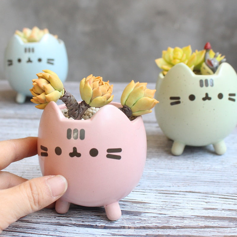 PurrNest – Legesyg katteformet plantekasse med unikt design