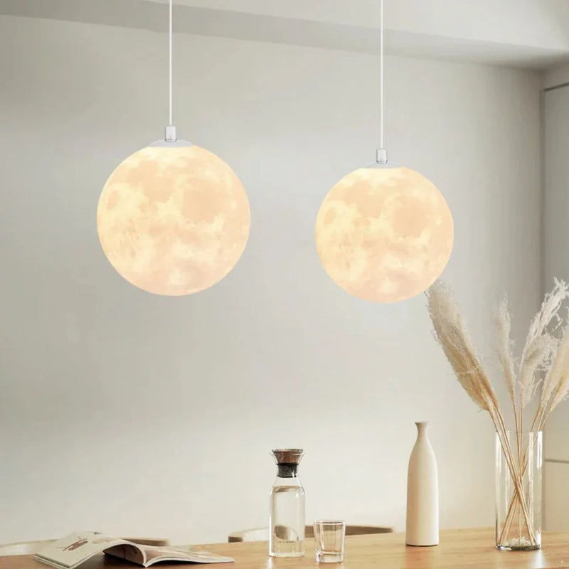 MoonGlow – Moderne måneformet vedhæng Lampemed LED-belysning og justerbar højde