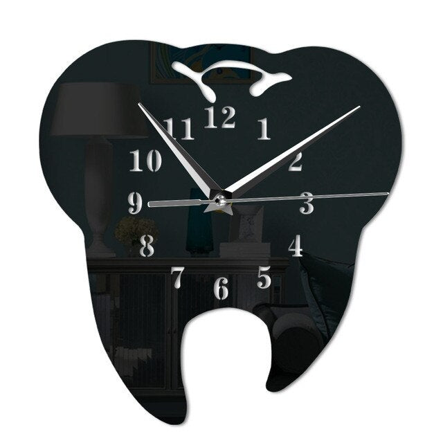 ToothTick - Moderne vægur med tænder og spejloverflade til elegante interiører