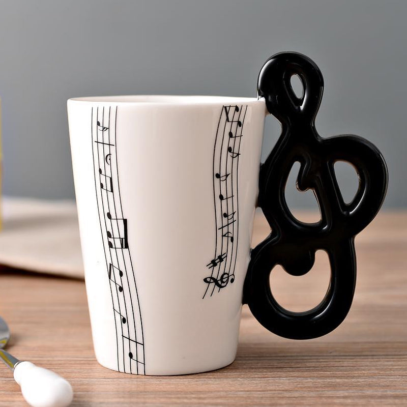 MelodyMug – Legende krus med musiktema med instrumenthåndtag og nodedesign