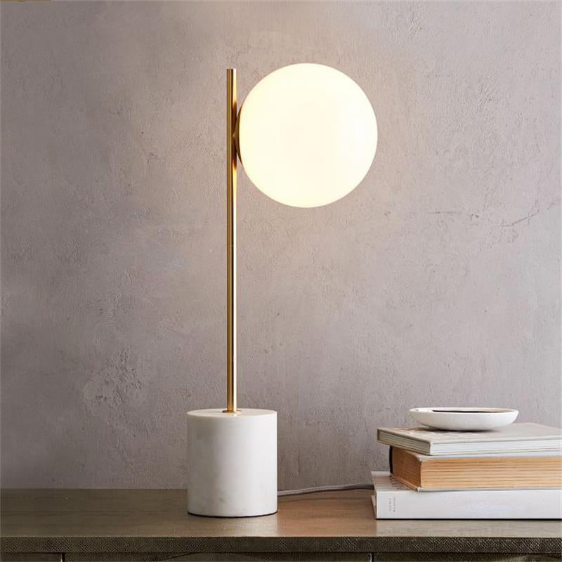 MarvellaGlow – Kugleformet bordlampe med glasskærm og marmorfod