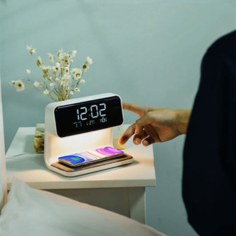 LumiTime - 3 i 1 Natlys med Trådløs Oplader og Digitalt Ur