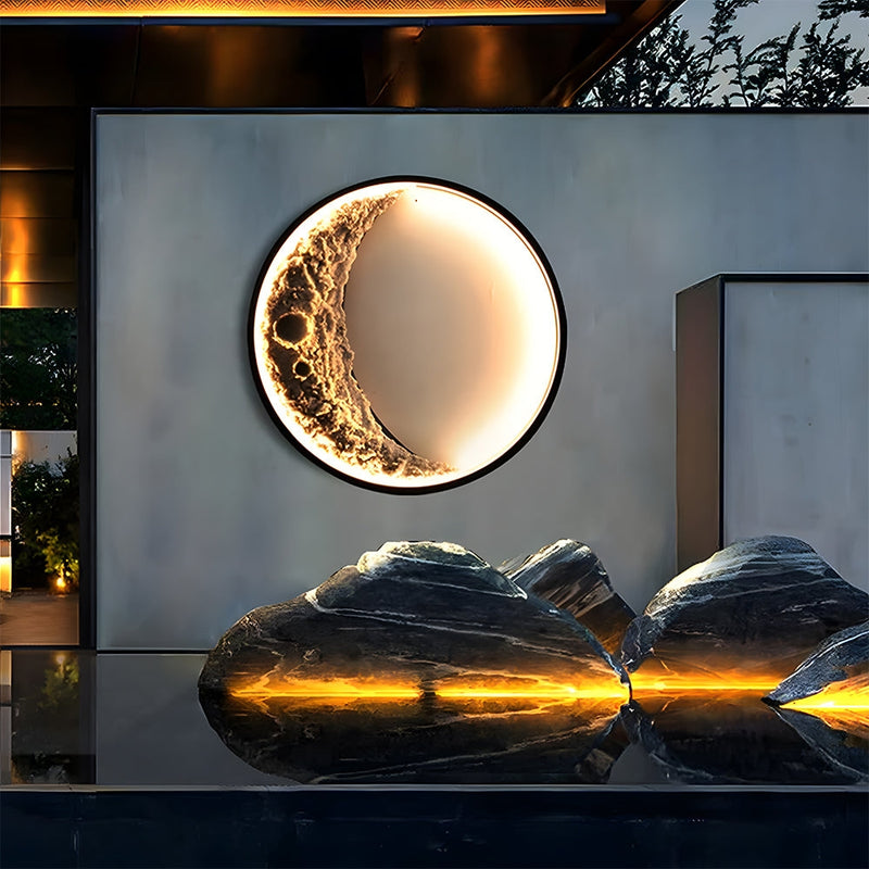 LunaBeam – Måneformet Udendørs LED Væglampe med Vandtæt Design