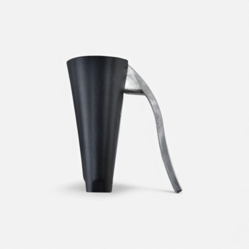 NutGrip – Nøddeknækker med Håndtagsinspireret Design