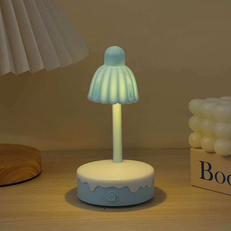 BloomLume – LED bordlampe med blomsterform og spejldesign