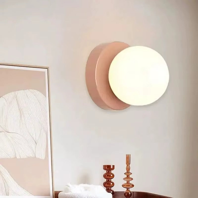 GlowSphere – LED Væglampe med Kugle Inspireret Design til Indendørs Atmosfære