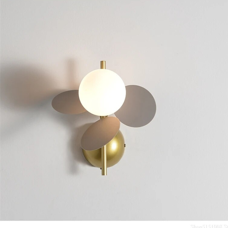 LeafGlow – Moderne væglampe med naturinspireret design