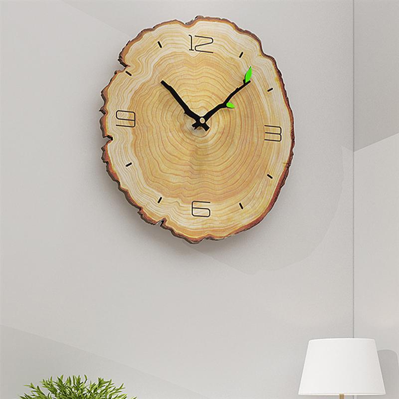TimberClock - Trævægur med årsringe design for tidløs elegance