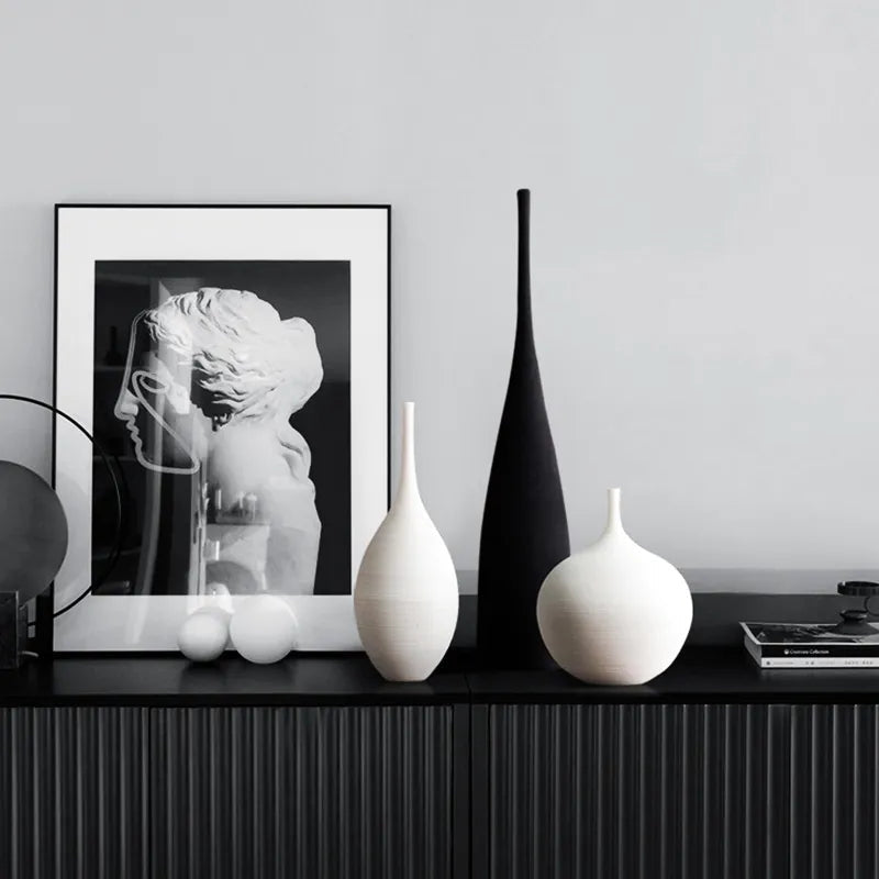 NordicForm – Keramisk vase med ren geometrisk form