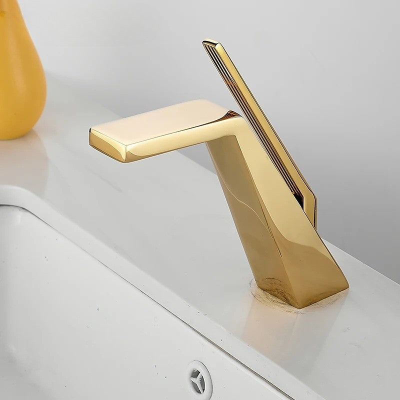 StreamLine – Badeværelsesarmatur med et greb med moderne design og nem vandkontrol
