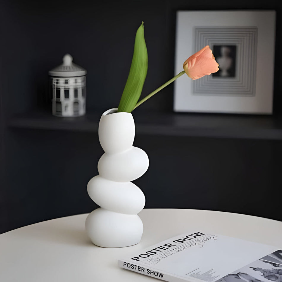 LunoForm – Moderne stor skulpturel vase med ægformet design