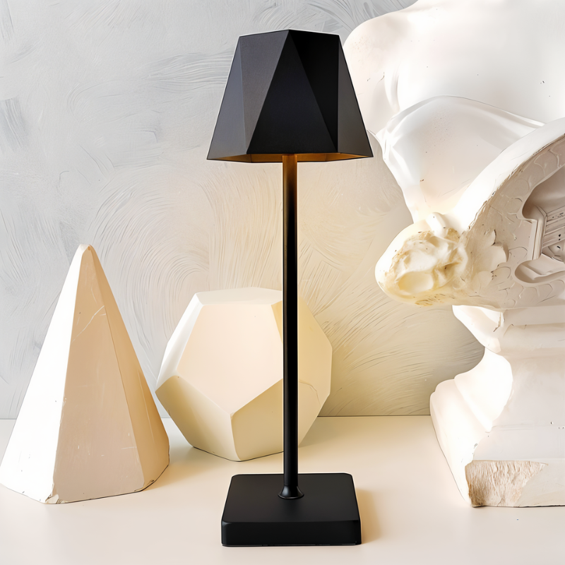 HexaGlow – Sekskantet bordlampe med genopladeligt batteri
