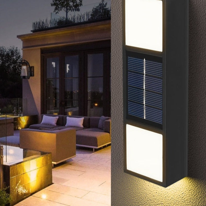 SunGlow – Solcelledrevet Væglampe med Automatisk Udendørs LED-panel