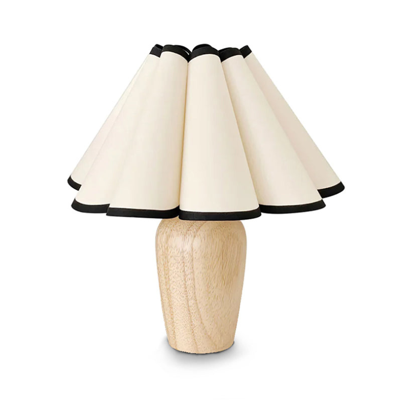 RetroGlow – Bordlampe med træfod og rillet stofskærm