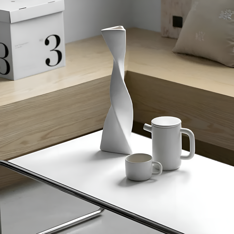 TwistForm – Moderne keramisk vase med unikt snoet design