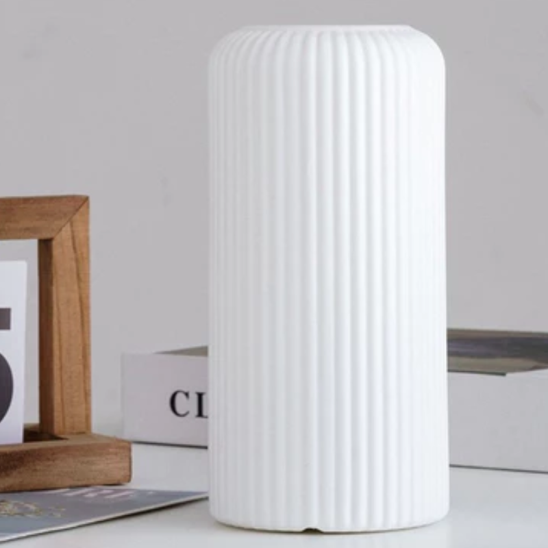StripeNest – Moderne dekorativ vase med kreativt stribet design til stuedetaljer