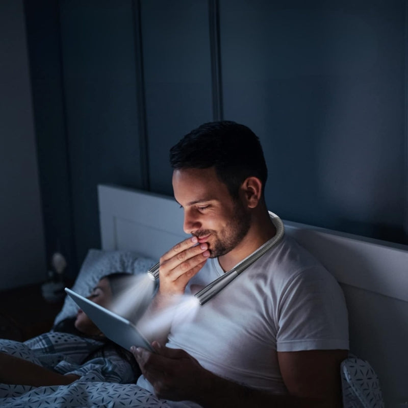 BrightEase – Genopladelig LED Halslæselampe med Justerbare Lysstyrketilstande