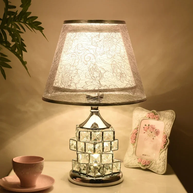 CrystalShine - Elegant guldkrystal LED-lampe til stilfuld belysning