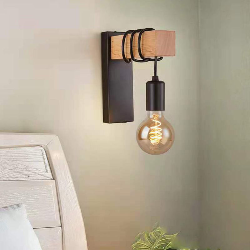 IronGlow – Industriel væglampe i sort metal med pære-design