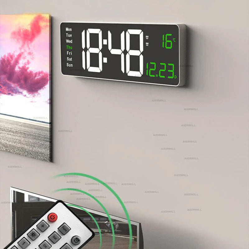 ColorPulse – Farverigt digitalt LED ur med fjernbetjening og tydeligt LED display