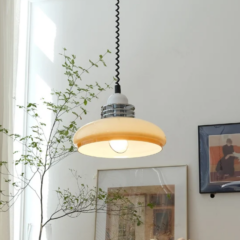 AuraGlow – Vintage-inspireret pendellampe med kunstnerisk