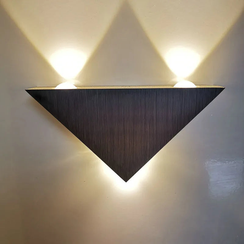 LumaEdge – Soldrevet hegnslampe med moderne design