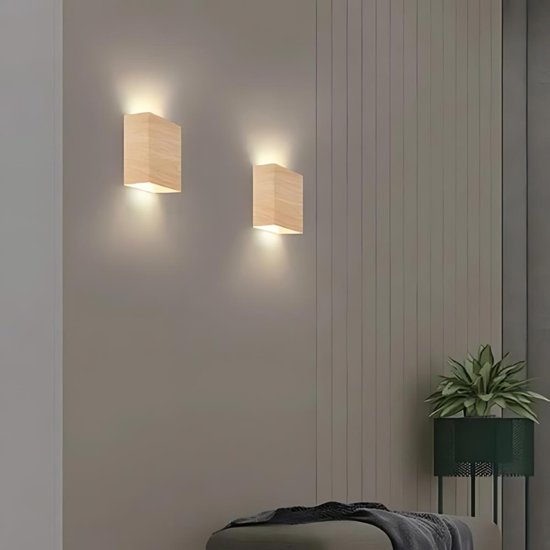 LumiTrove – Minimal trævæglampe med blød glød og elegant lodret monteringsdesign