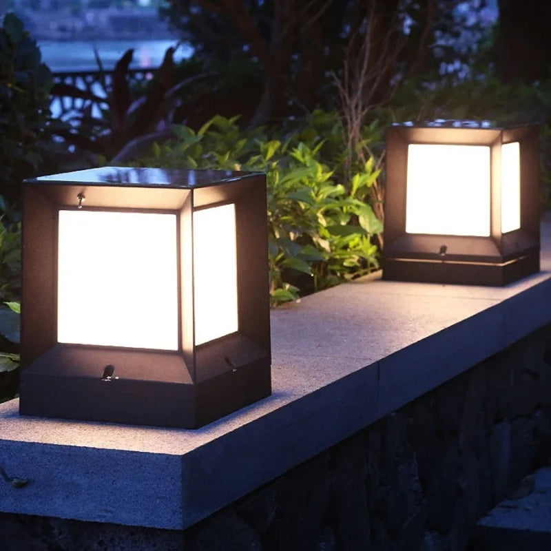 LumaGlow - LED Søjlelampe med Kvadratisk Design