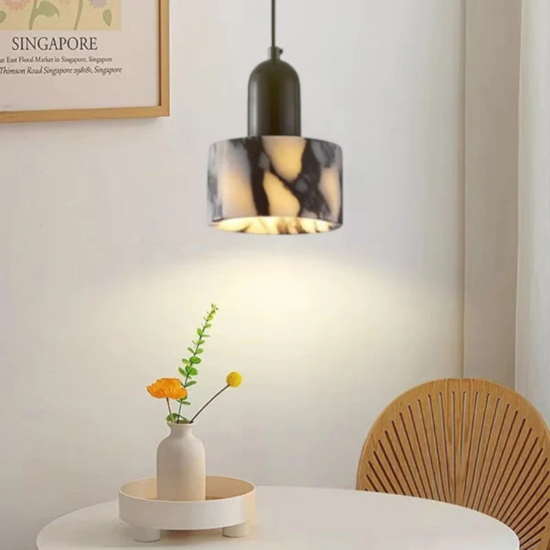 StoneGlow – Nedhængt pendellampe med skulptureret form til elegant loftsbelysning