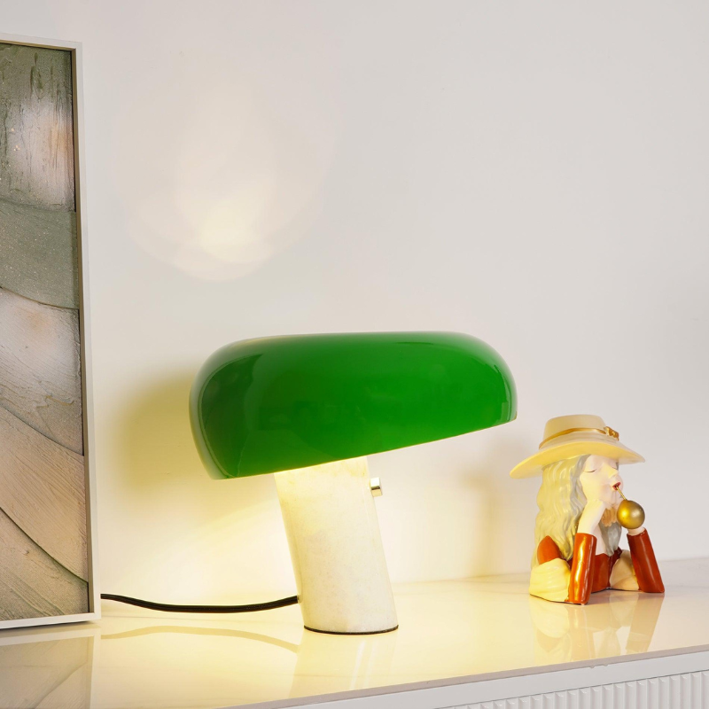 GlowNest – Klassisk bordlampe med moderne afrundet skærm