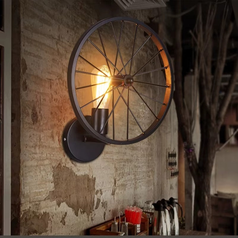 SteelOrbit – Industriel Rund Væglampe med Hjuldesign