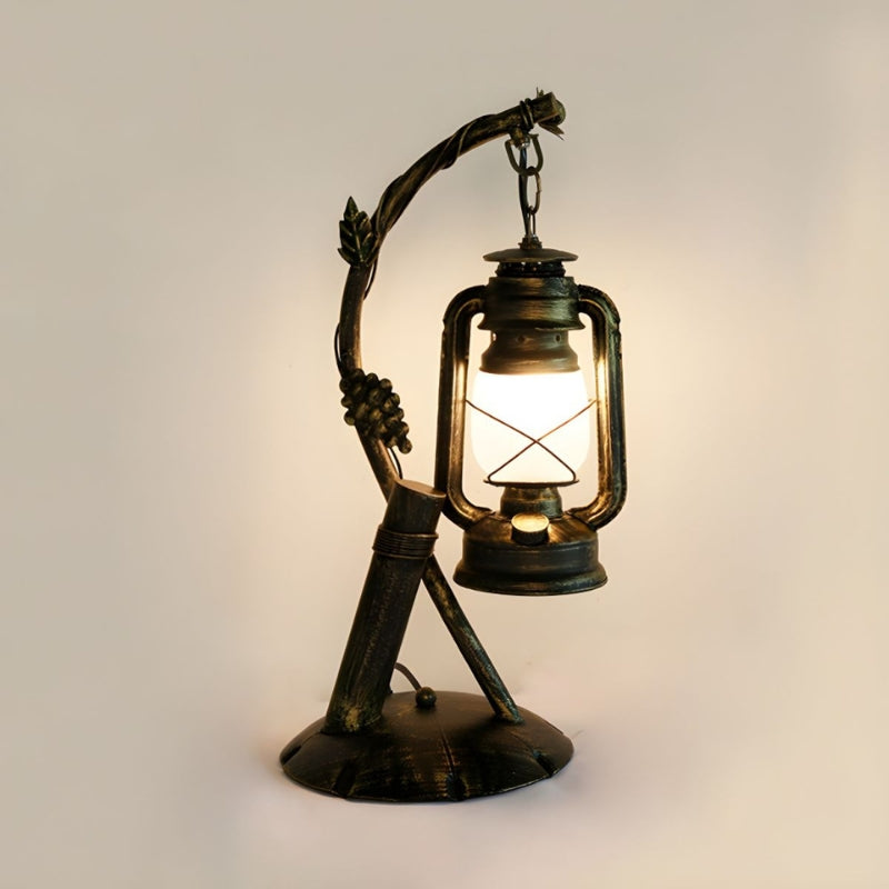 OpalForge – Moderne industrielt messingbordlampe med opalglasskærm