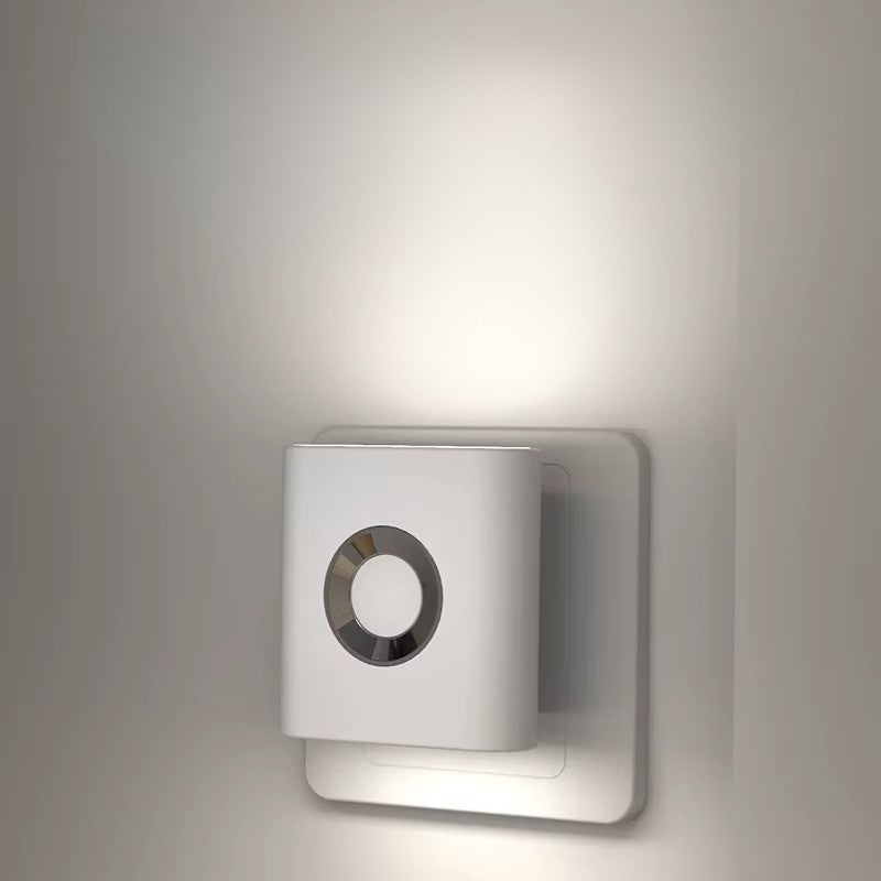 GlowSense – Moderne genopladelig LED-natlys med bevægelsessensor