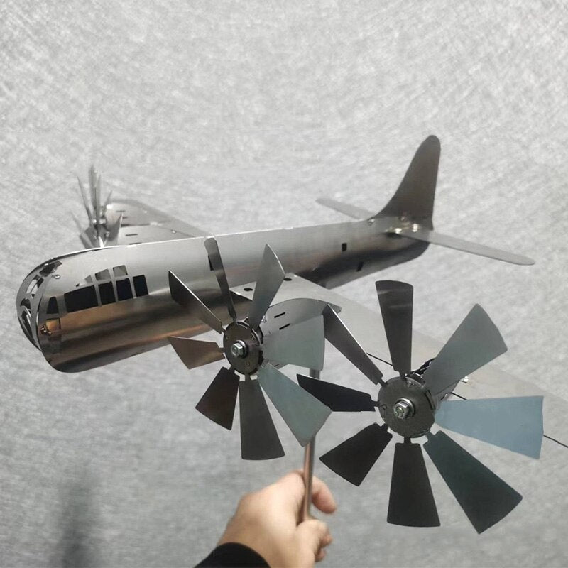 AeroSpin – Dekorativ vindmølle i flydesign til haven