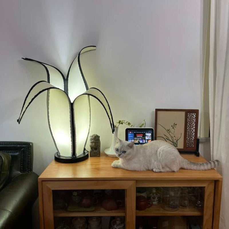 BananaGlow – Justerbar bananformet bordlampe med lynlåsdetaljer