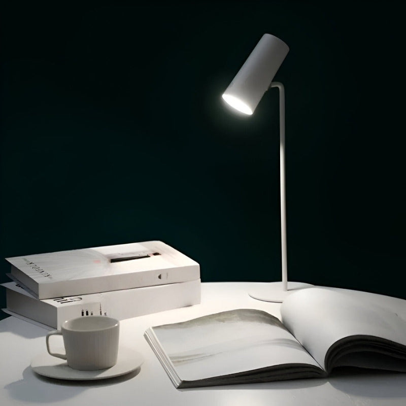 FlexiGlow – LED Tafellampe med Justerbart Hoved og USB Bærbart Design