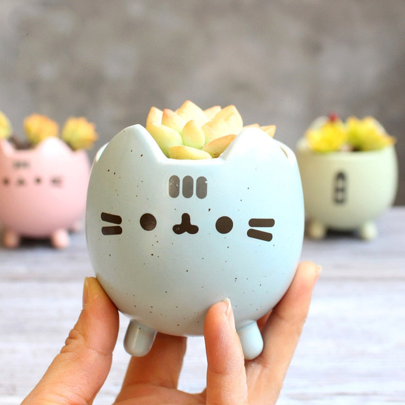 PurrNest – Legesyg katteformet plantekasse med unikt design