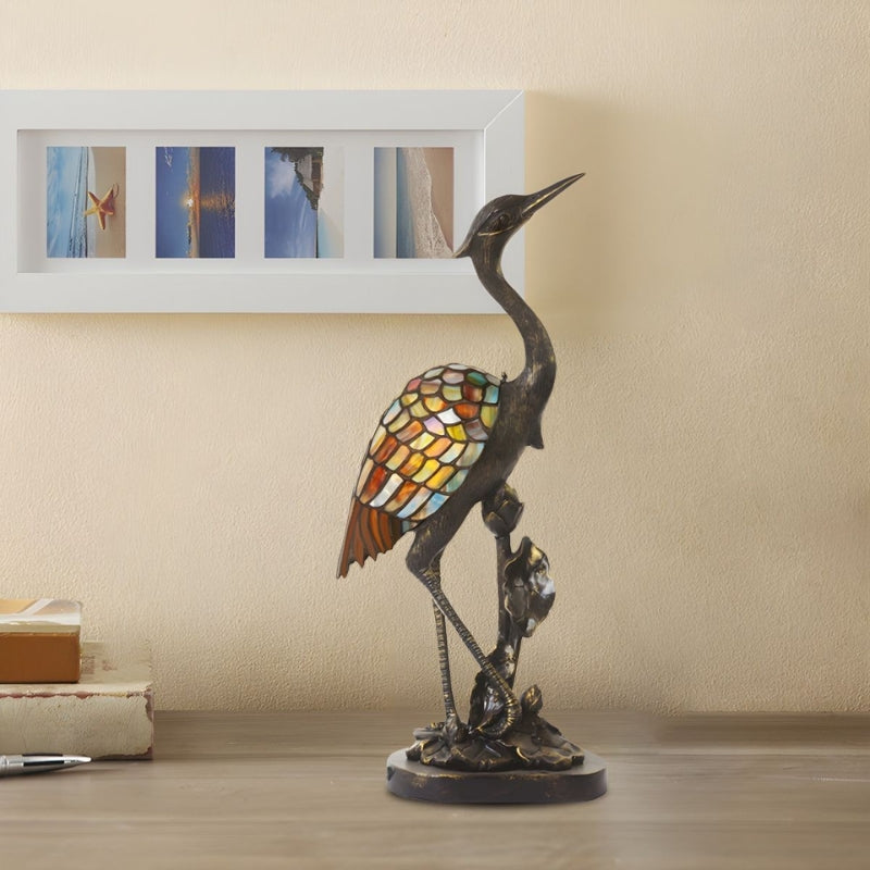 VitraGlow – Tiffany-Style Bordlampe med Stikdrevet Elektrisk Design