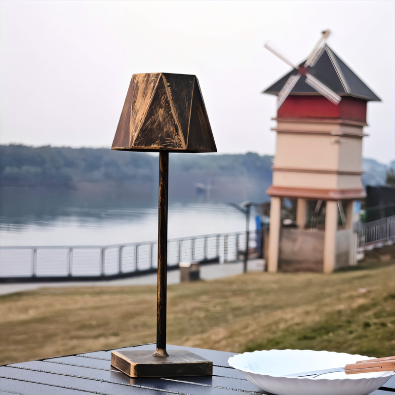 HexaGlow – Sekskantet bordlampe med genopladeligt batteri