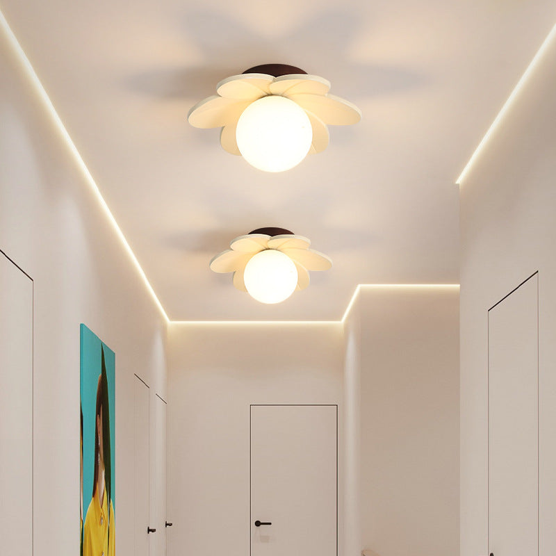 FloraOrb – Nordisk Blomster Kugle Semi-Flush Loftlampe