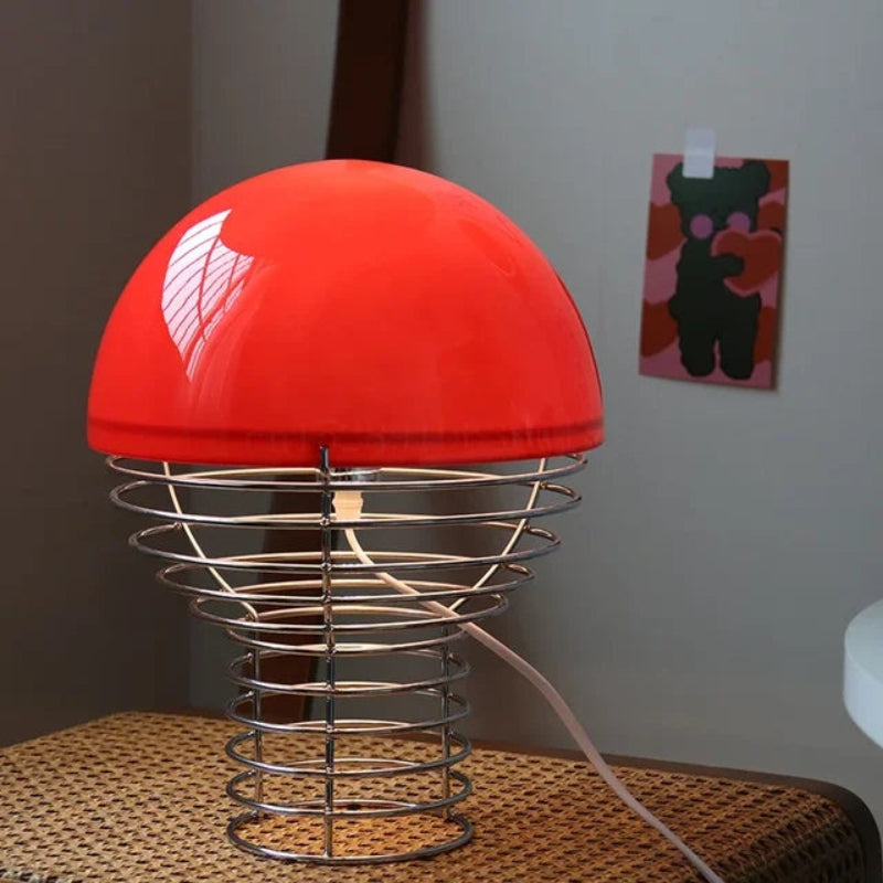 GlowPop – Legesyg kuppelformet bordlampe med skulpturel åben rammefod