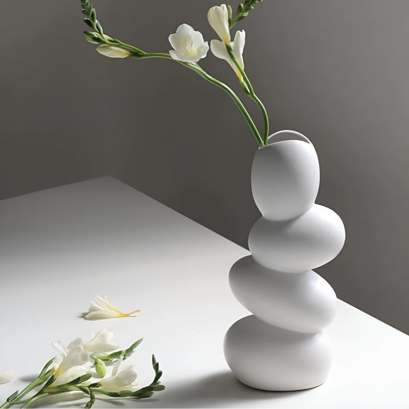 LunoForm – Moderne stor skulpturel vase med ægformet design
