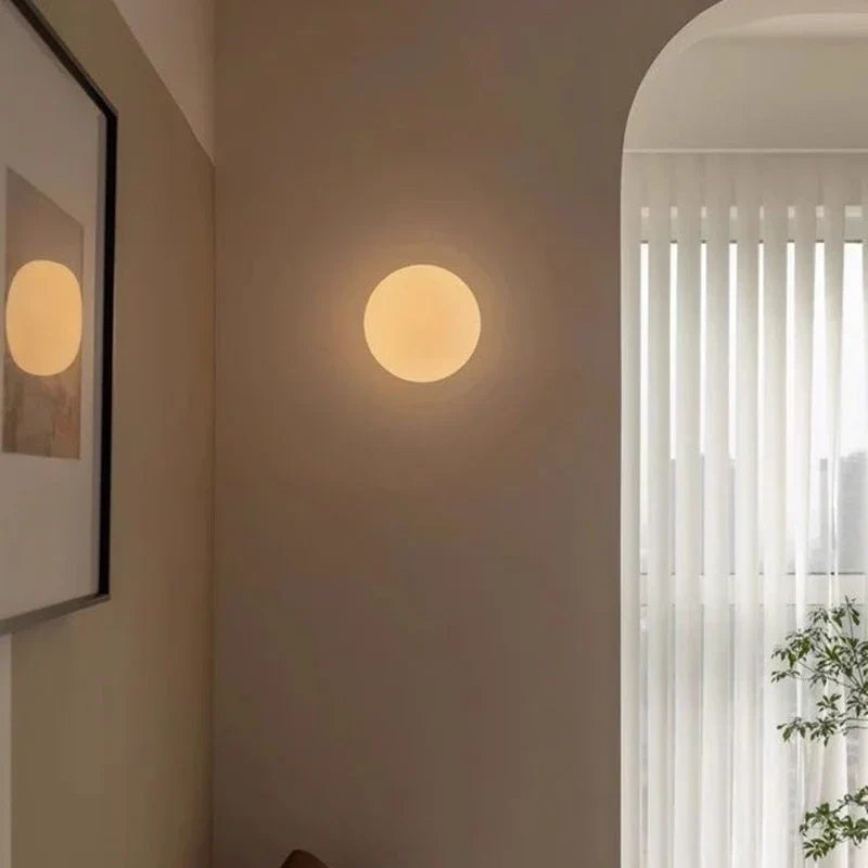 WallGlow – Cirkulært væglampe med hvidt mælkeglas
