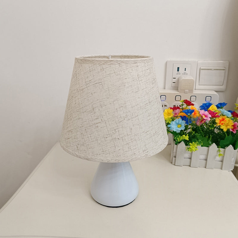 GlowPoint - Moderne bordlampe med Stikdesign til soveværelsesbelysning