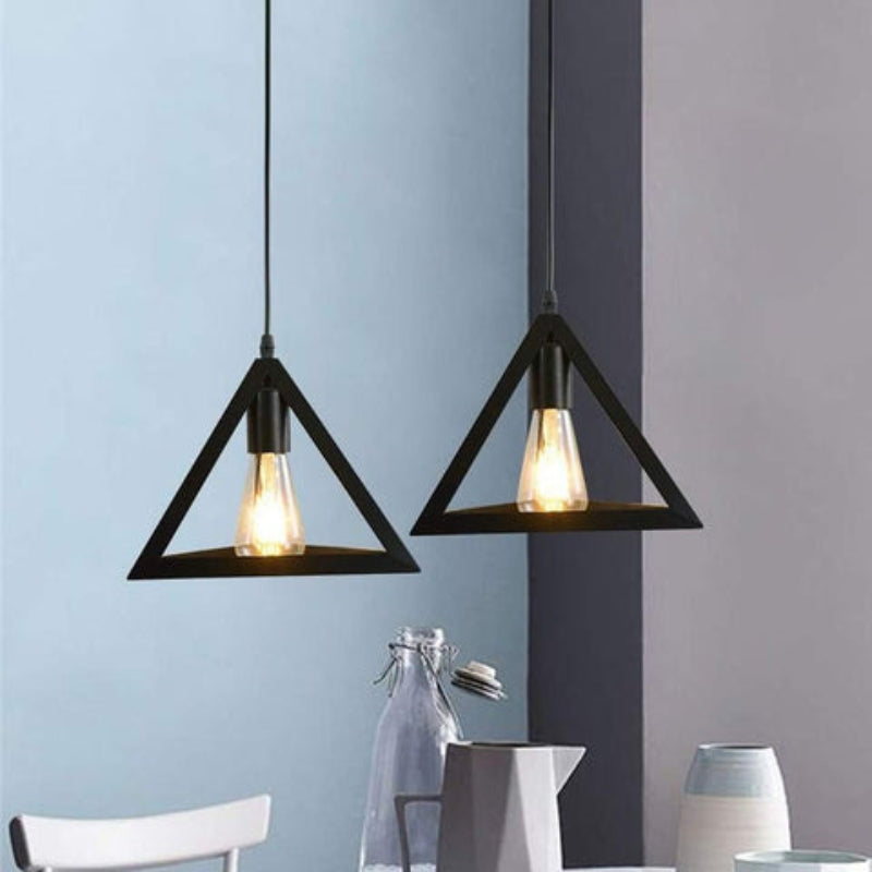 TriadGlow – Vintage metal trekantet loftslampe med moderne design