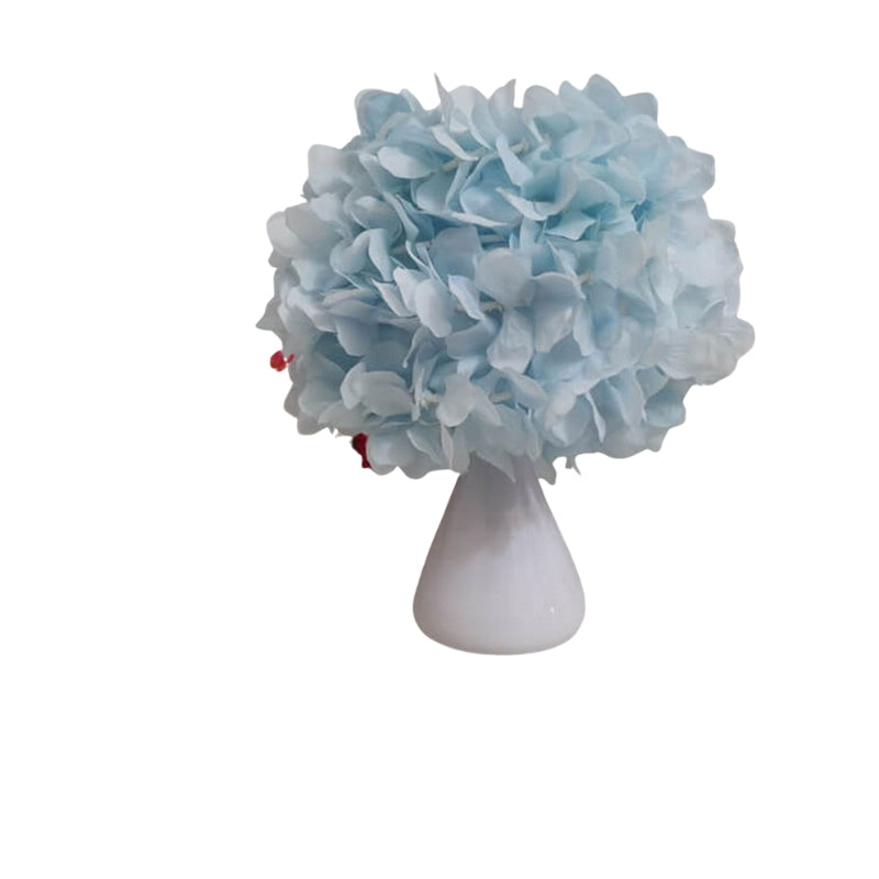BloomAura – Bordlampe med Blomsterbuket og Klassisk Design