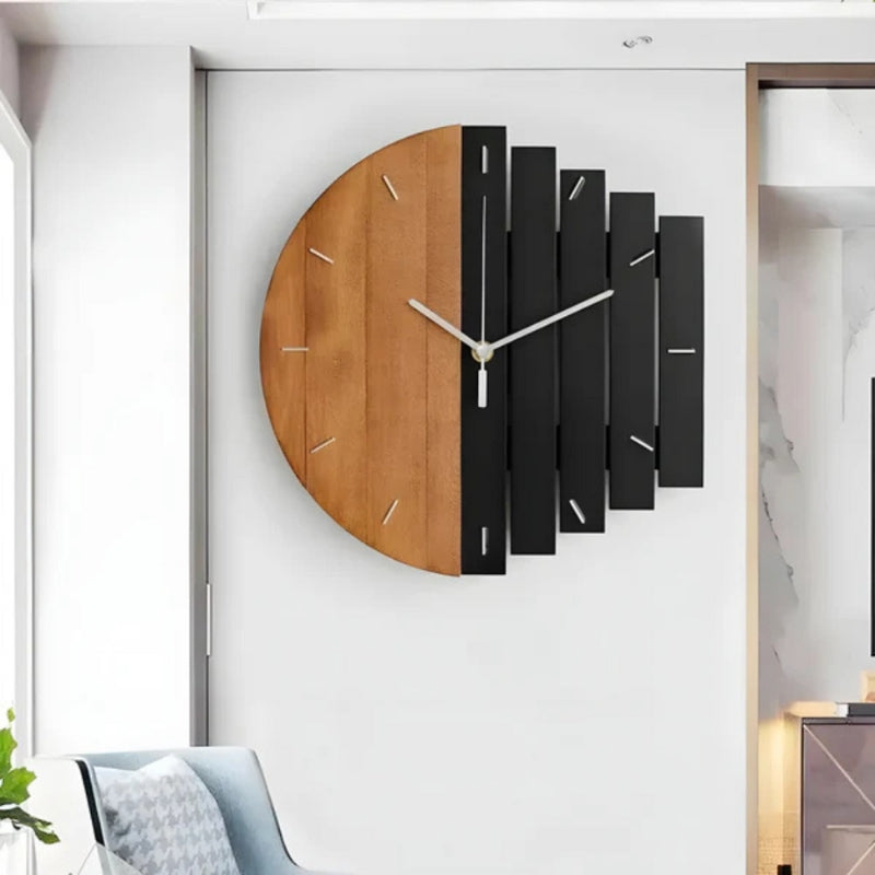 WoodForm – Rustik vægur i træ med klassisk 3D-design